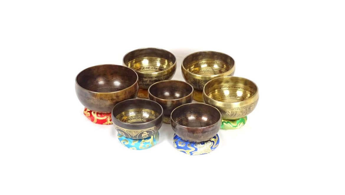 Etching vs. Carving: Understanding the Different Design Techniques in Singing Bowls